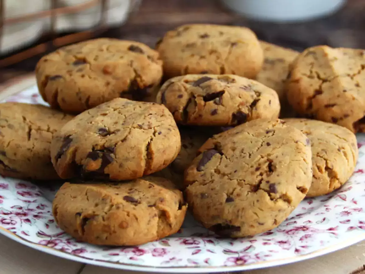 Vegane und glutenfreie Schoko-Cookies mit Schokostückchen - foto 2