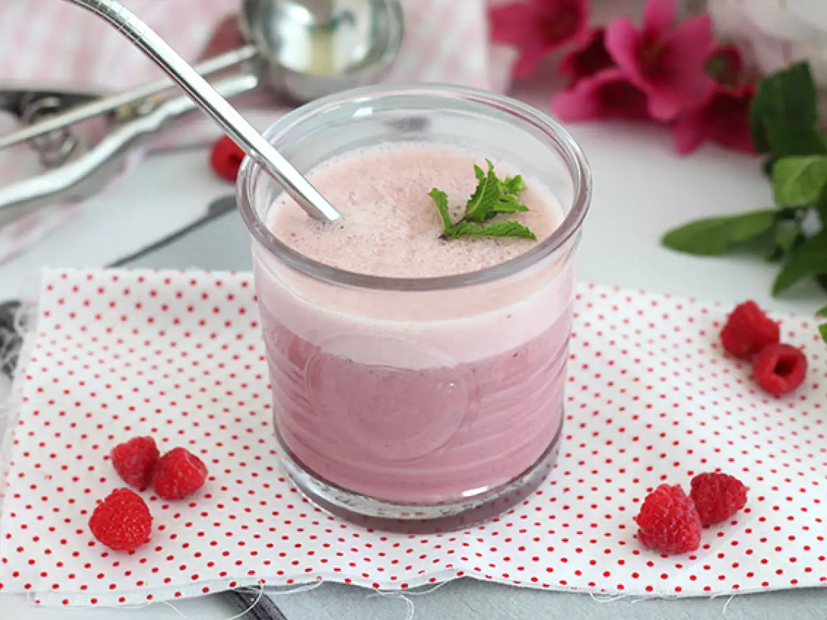 Veganer Himbeer-Minz-Milchshake