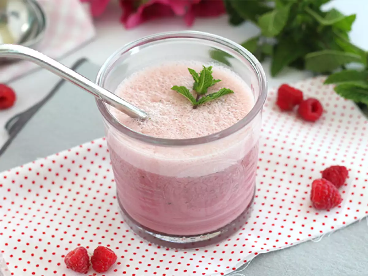 Veganer Milchshake mit Himbeeren und Minze - foto 4