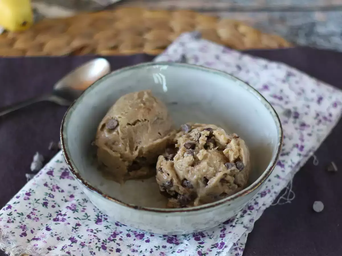 Veganes Bananeneis mit Cookie-Dough-Geschmack – super einfach selbst gemacht