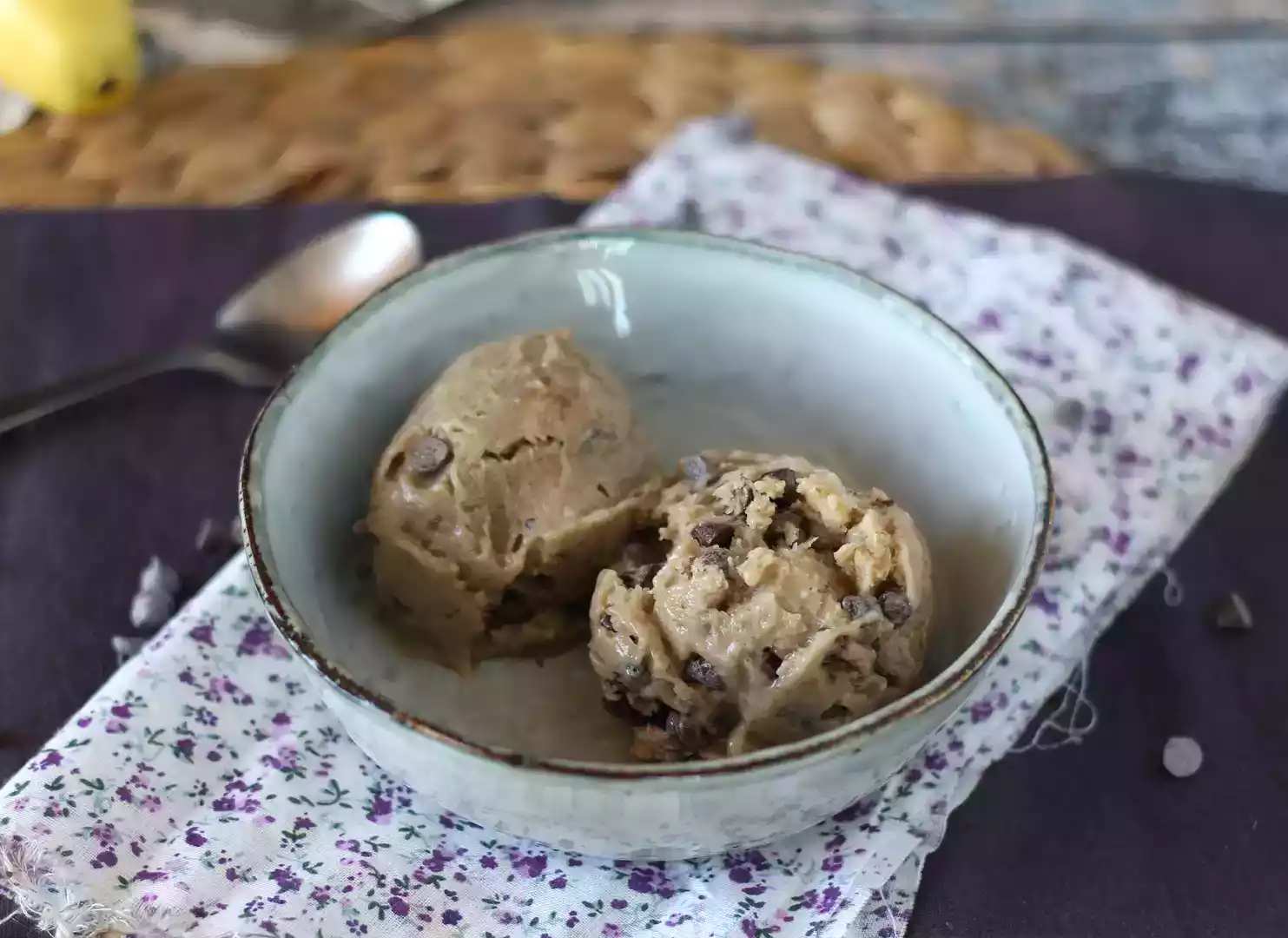 Veganes bananeneis-rezept mit cookie-geschmack