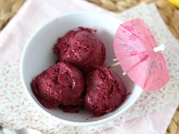 Rezept Veganes nice-cream-bananeneis mit roten beeren – einfaches rezept
