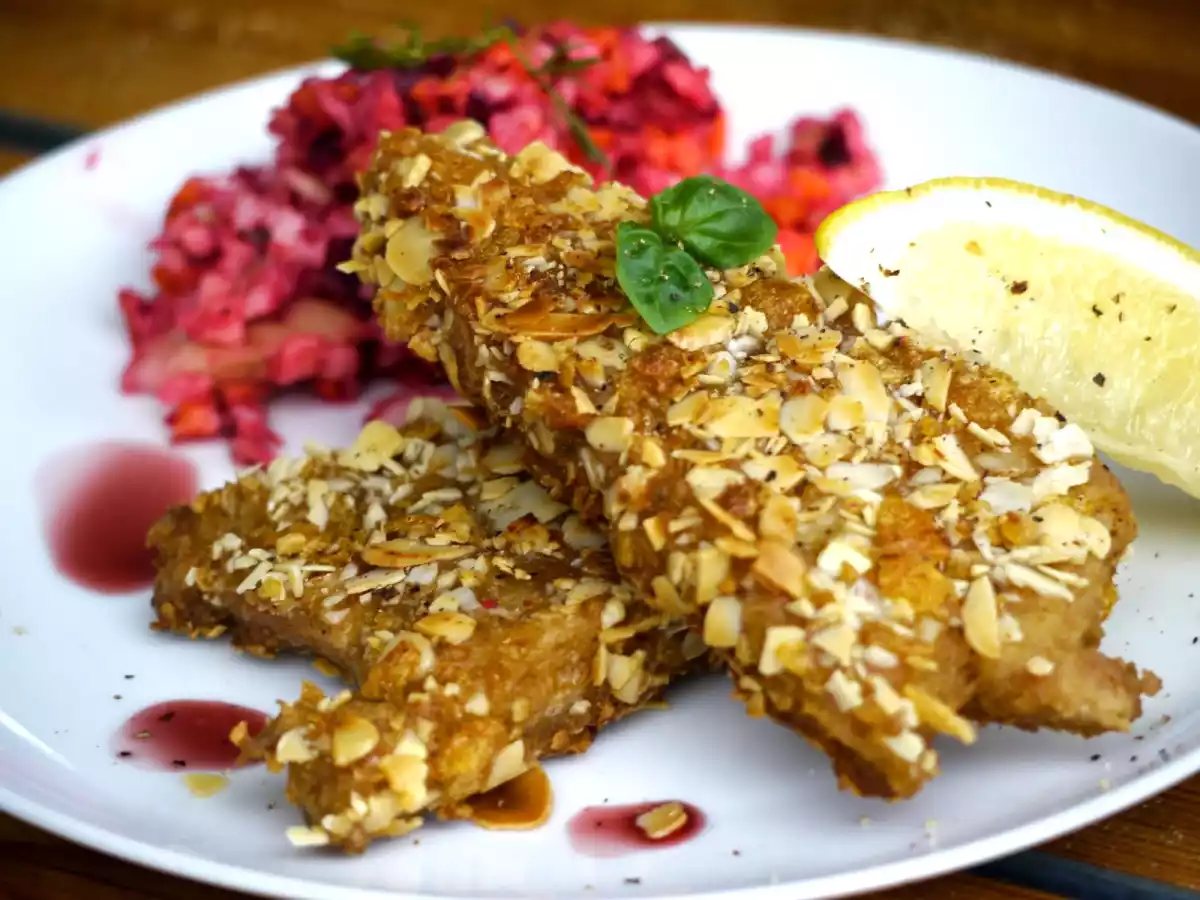 Veganes Schnitzel in knuspriger Mandelpanade (V)