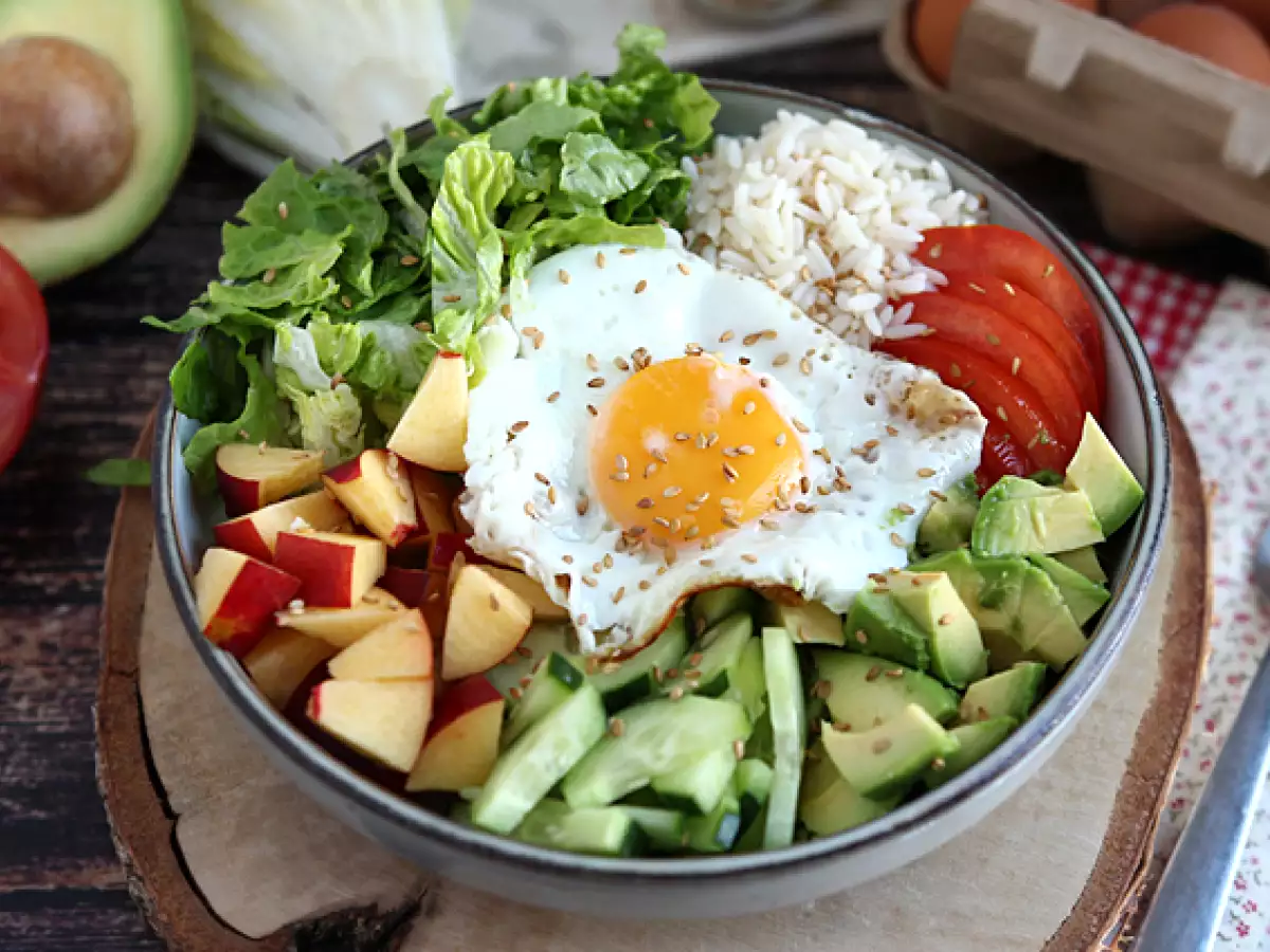 Vegetarische Buddha-Bowl – ein ausgewogener, bunter Salat