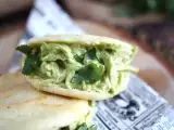 Venezolanische Arepas mit Hühnchen und Avocado – Reina Pepiada, foto 2