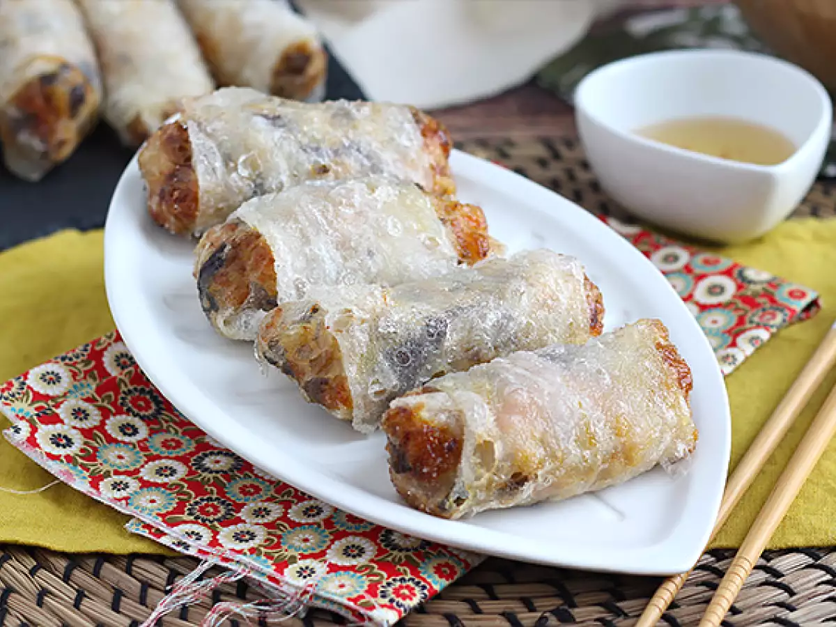 Vietnamesische Frühlingsrollen mit Garnelen und Pilzen