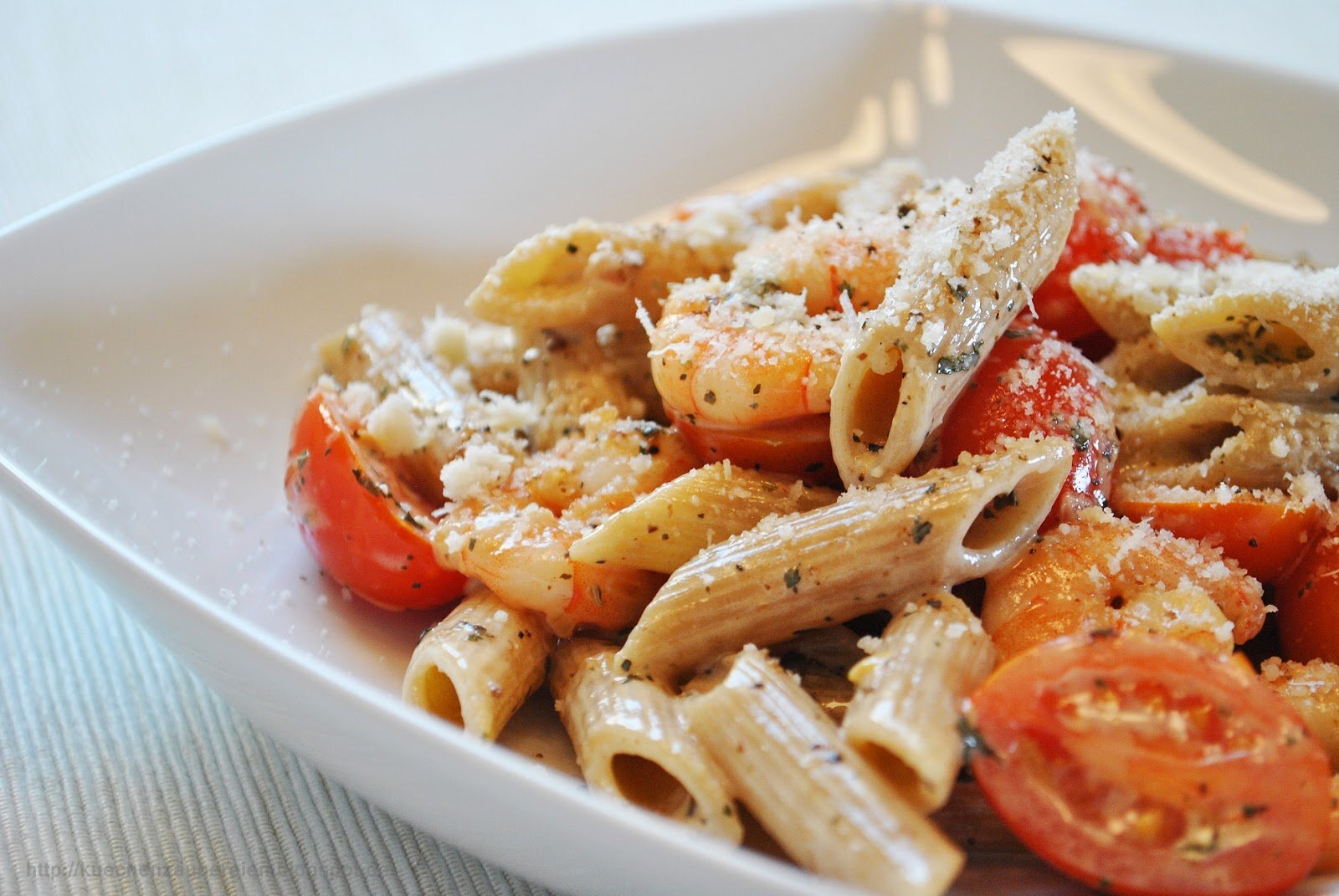 Vollkorn-penne mit garnelen in tomaten-ziegenfrischkäse-soße - Rezept ...