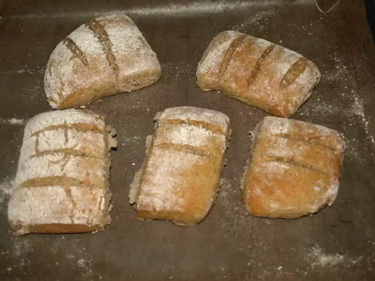 Vollkornbrötchen mit Sauerteig