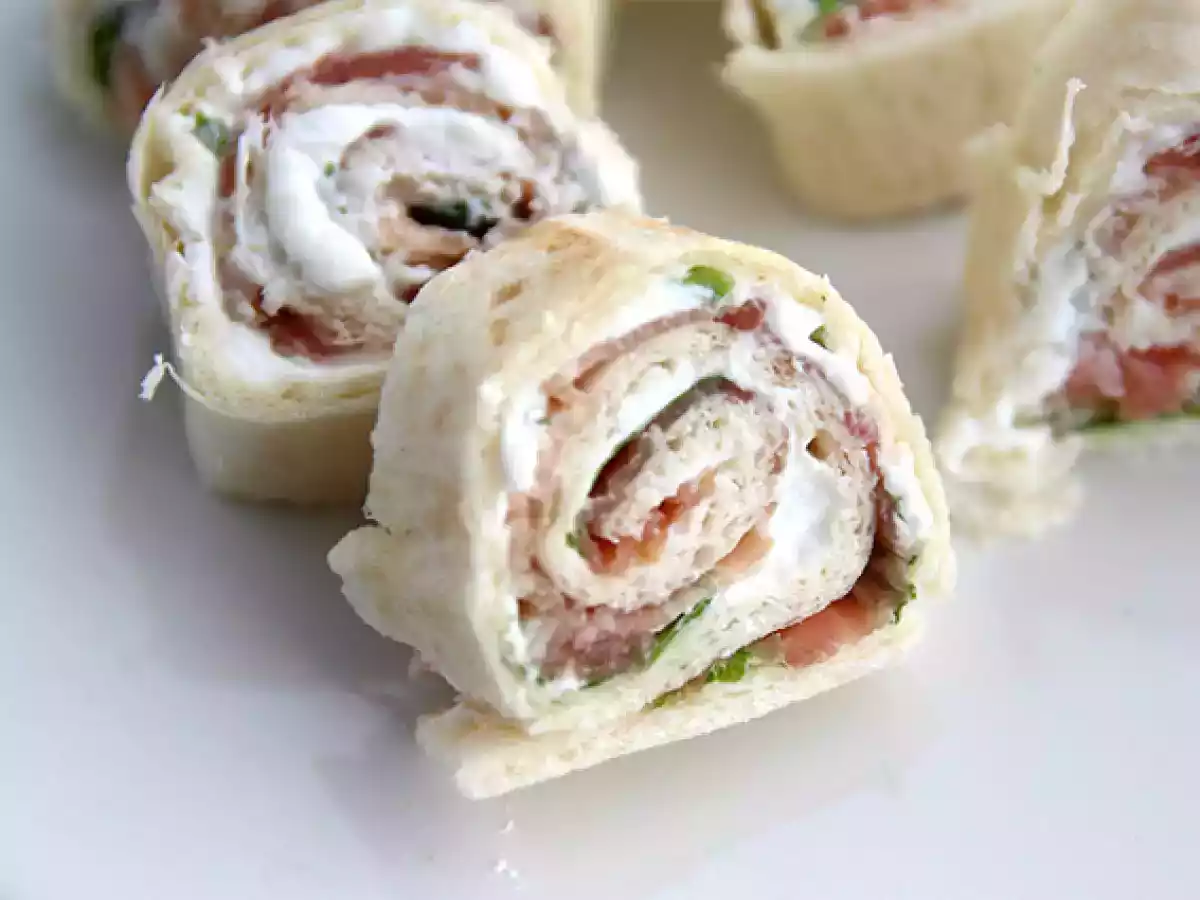 Vorspeisen-Wraps mit Rohschinken und Rucola
