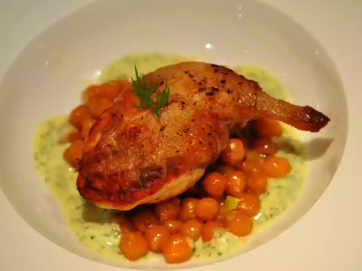 Wachtelkotelette, Kichererbsenragout, Gewürzjoghurt