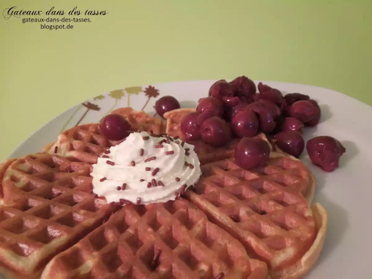 Waffeln mit Sauerkirschen