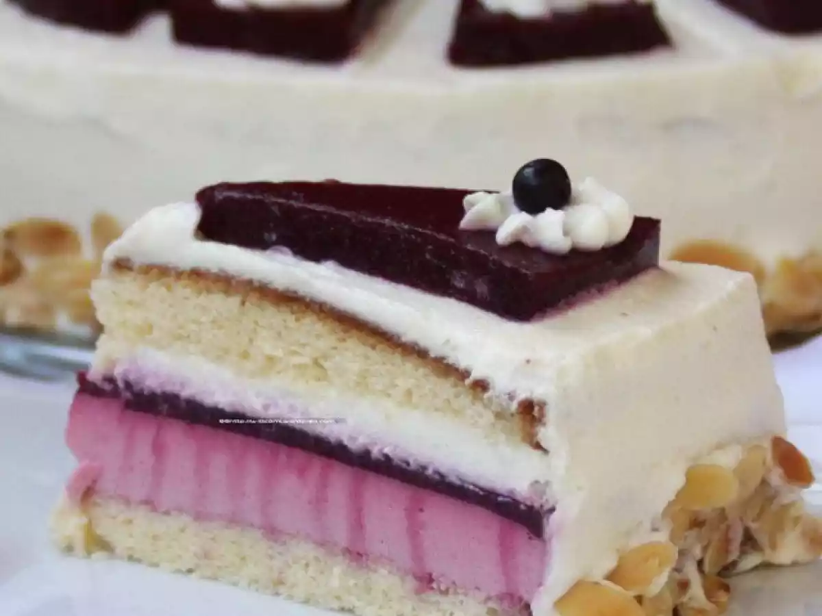 Waldbeeren Joghurt-Sahnetorte