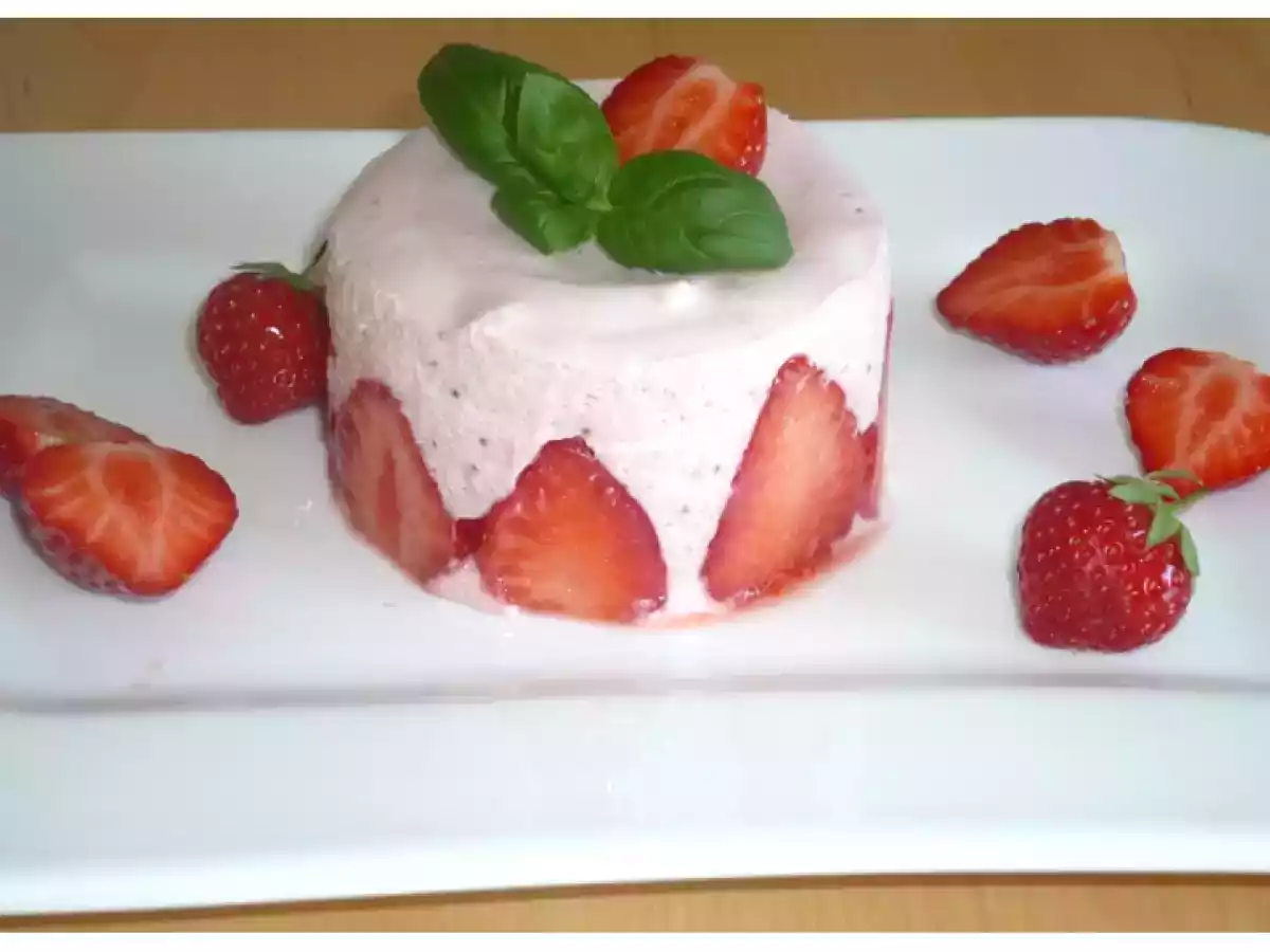 Was Süßes zum Dessert: Erdbeer-Basilikum-Mousse