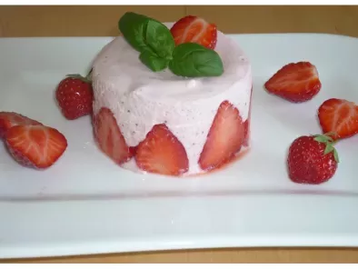 Was Süßes zum Dessert: Erdbeer-Basilikum-Mousse