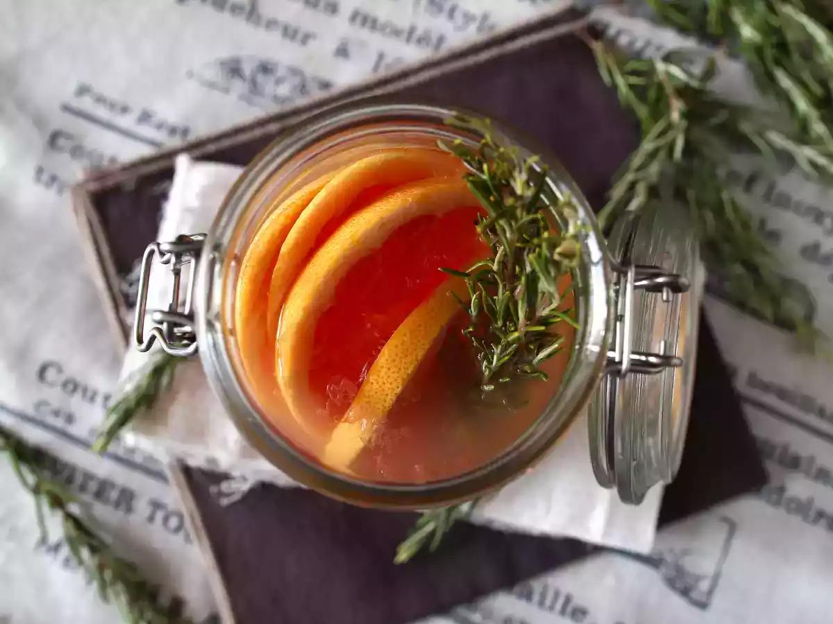 Wasser mit Grapefruit- und Rosmaringeschmack: das Detox-Getränk ohne Zuckerzusatz - foto 3