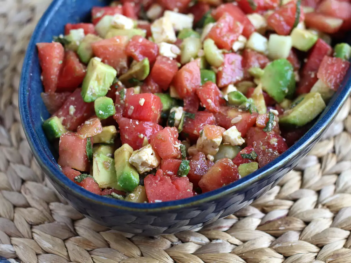 Wassermelonensalat mit Feta, Avocado und Gurke – extra frisch! - foto 2