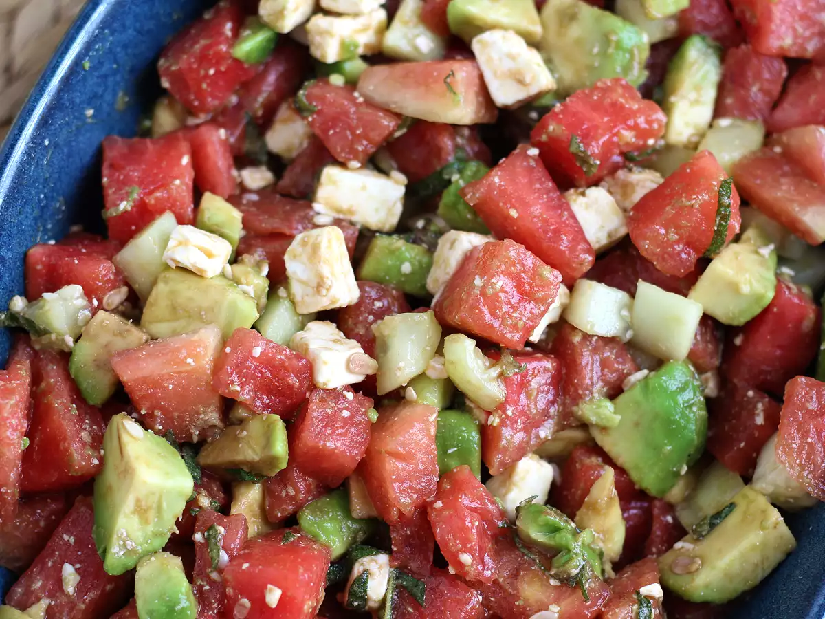 Wassermelonensalat mit Feta, Avocado und Gurke – extra frisch! - foto 3