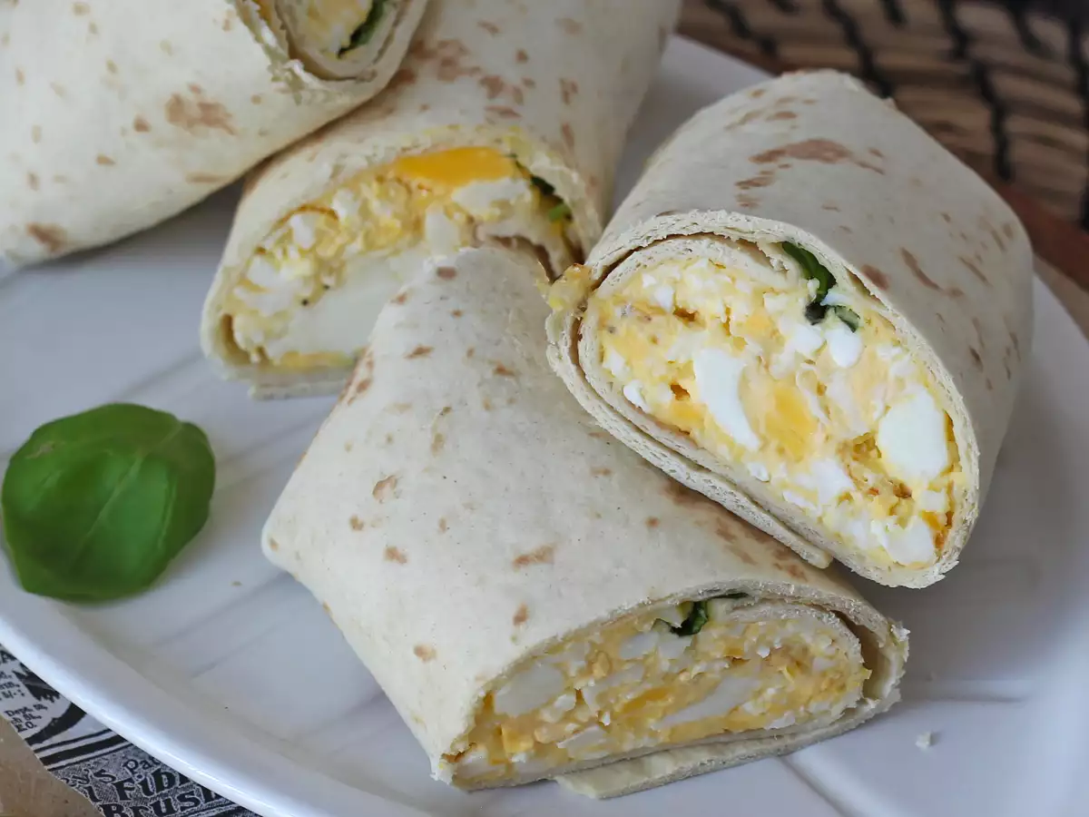 Weicher, besonders proteinreicher Wrap mit Ei und Feta - foto 4