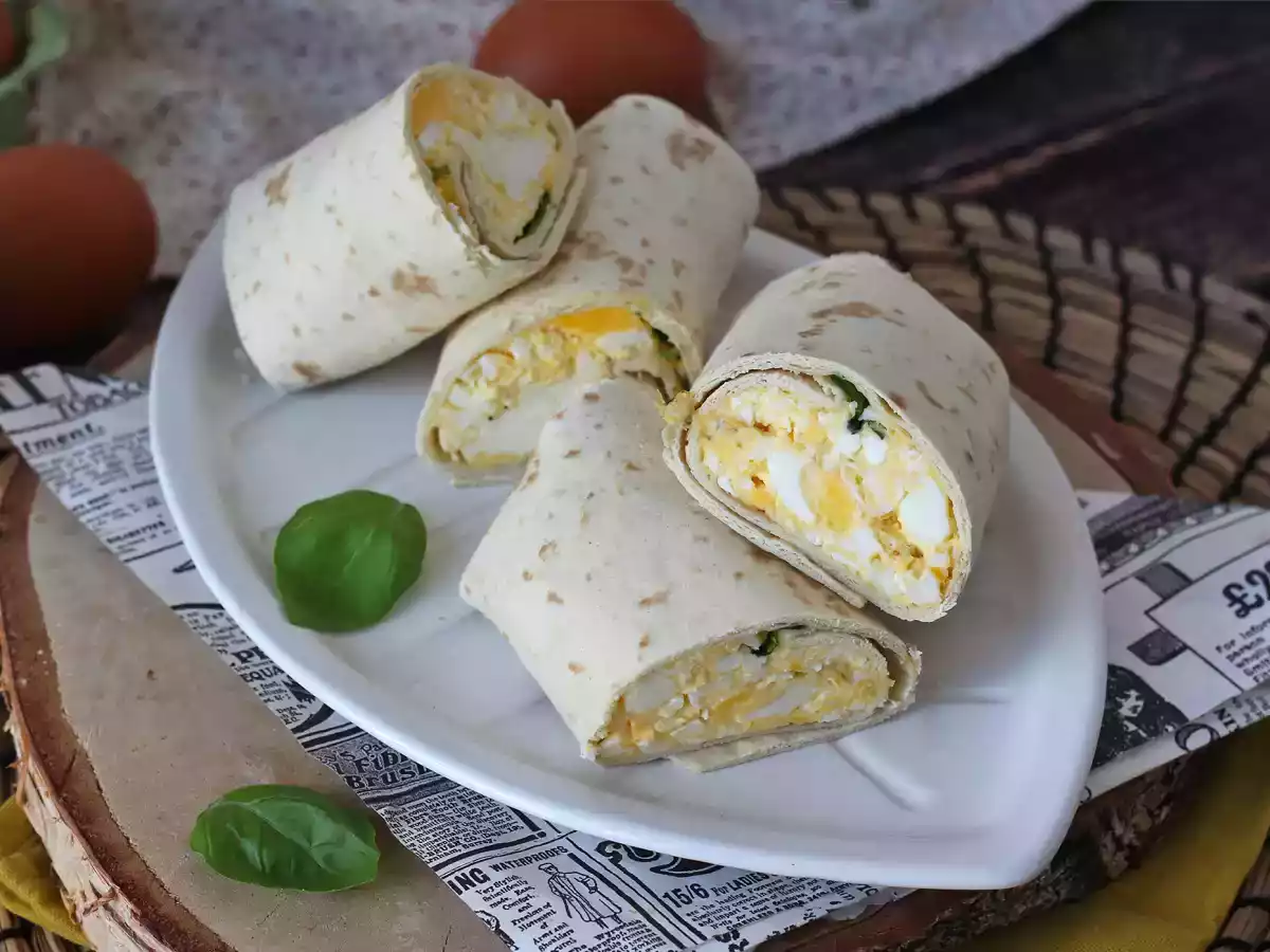 Weicher und super proteinreicher Wrap mit Ei und Feta