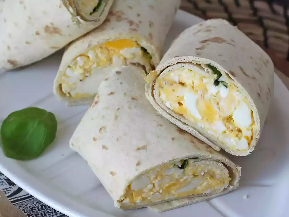 Weicher und super proteinreicher Wrap mit Ei und Feta - foto 4