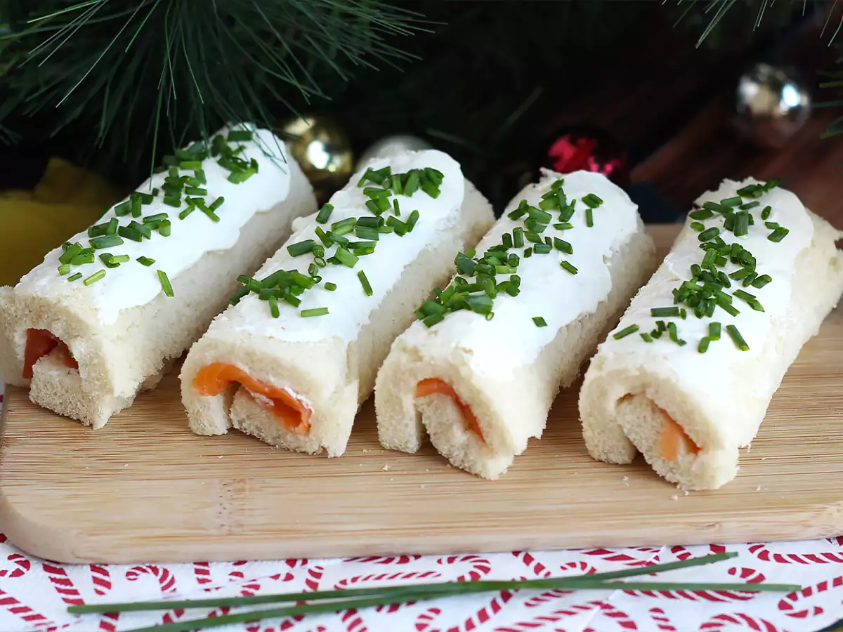 Weihnachtliche Toast-Röllchen mit Räucherlachs - foto 5