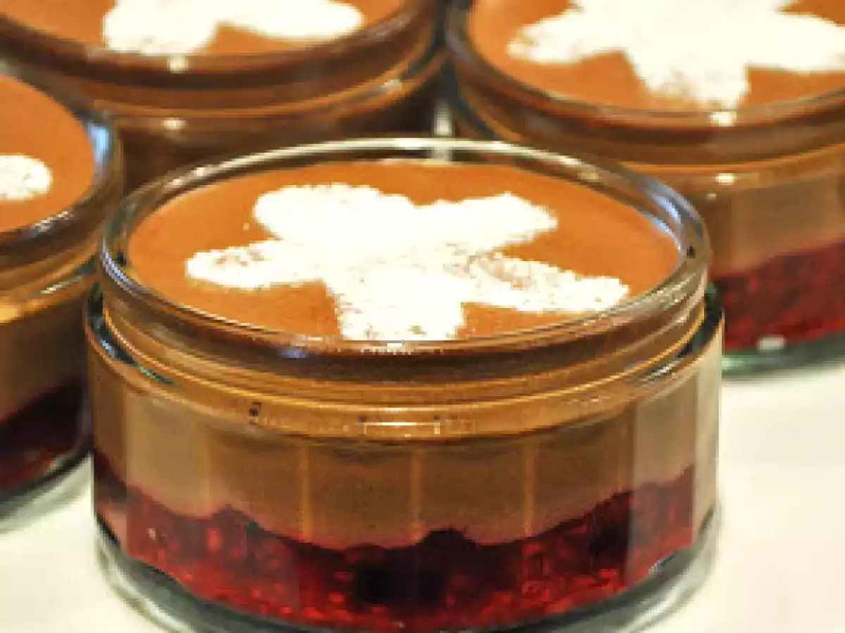Weihnachtsessen 2 - Weihnachtliches Mousse au Chocolat mit gemischten Beeren