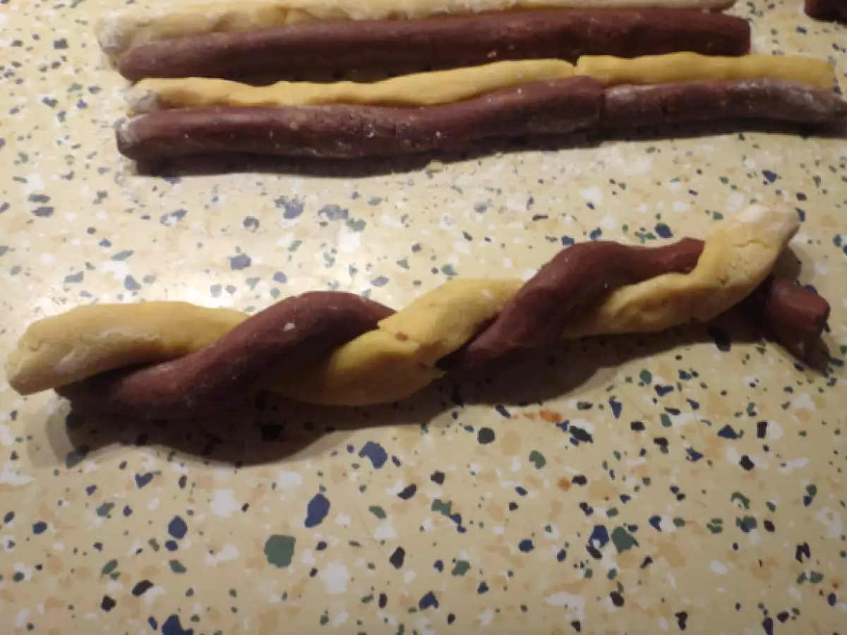 Weihnachtskekse – marmoriertes schwarz-weiß-gebäck - foto 2