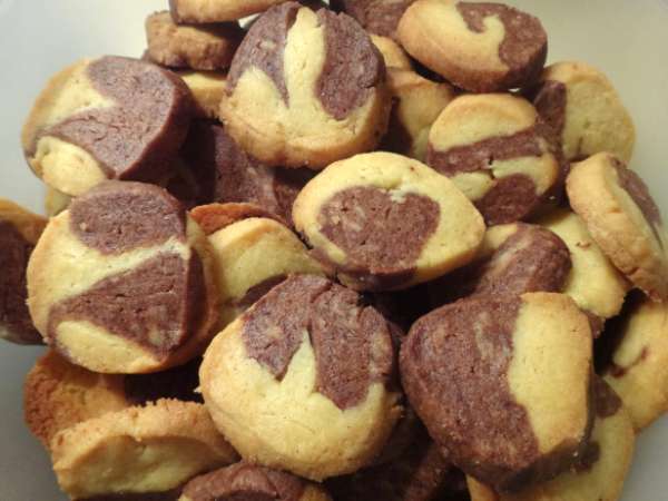 Weihnachtskekse – marmoriertes schwarz-weiß-gebäck - Rezept Petitchef