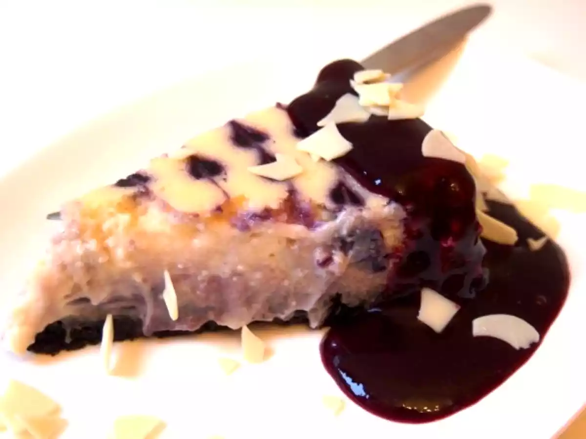 White Chocolate Cheesecake mit Blaubeeren und Herz