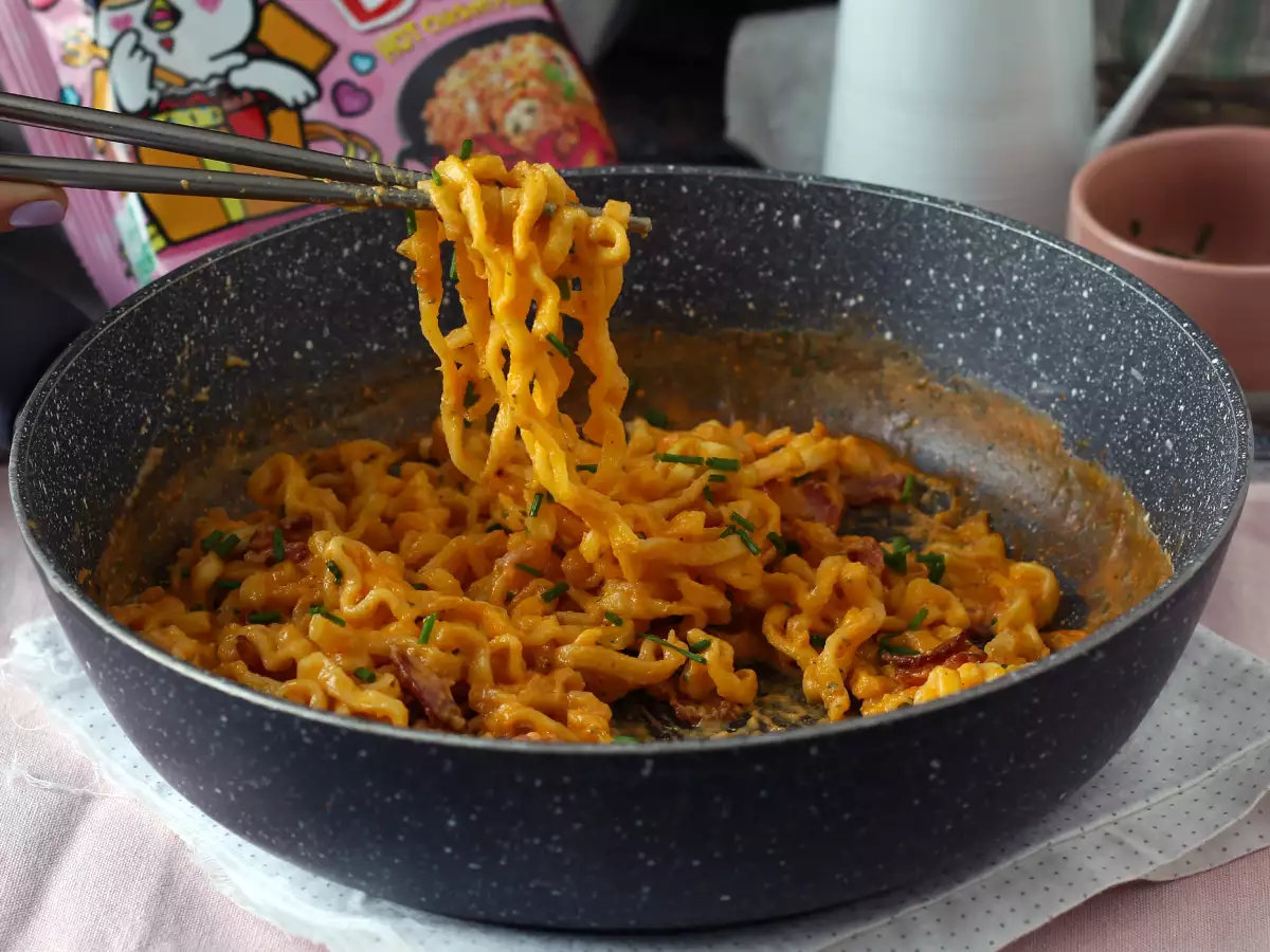 Wie bereitet man Buldak-Nudeln mit Carbonara-Geschmack zu? Das beste Rezept! - foto 3