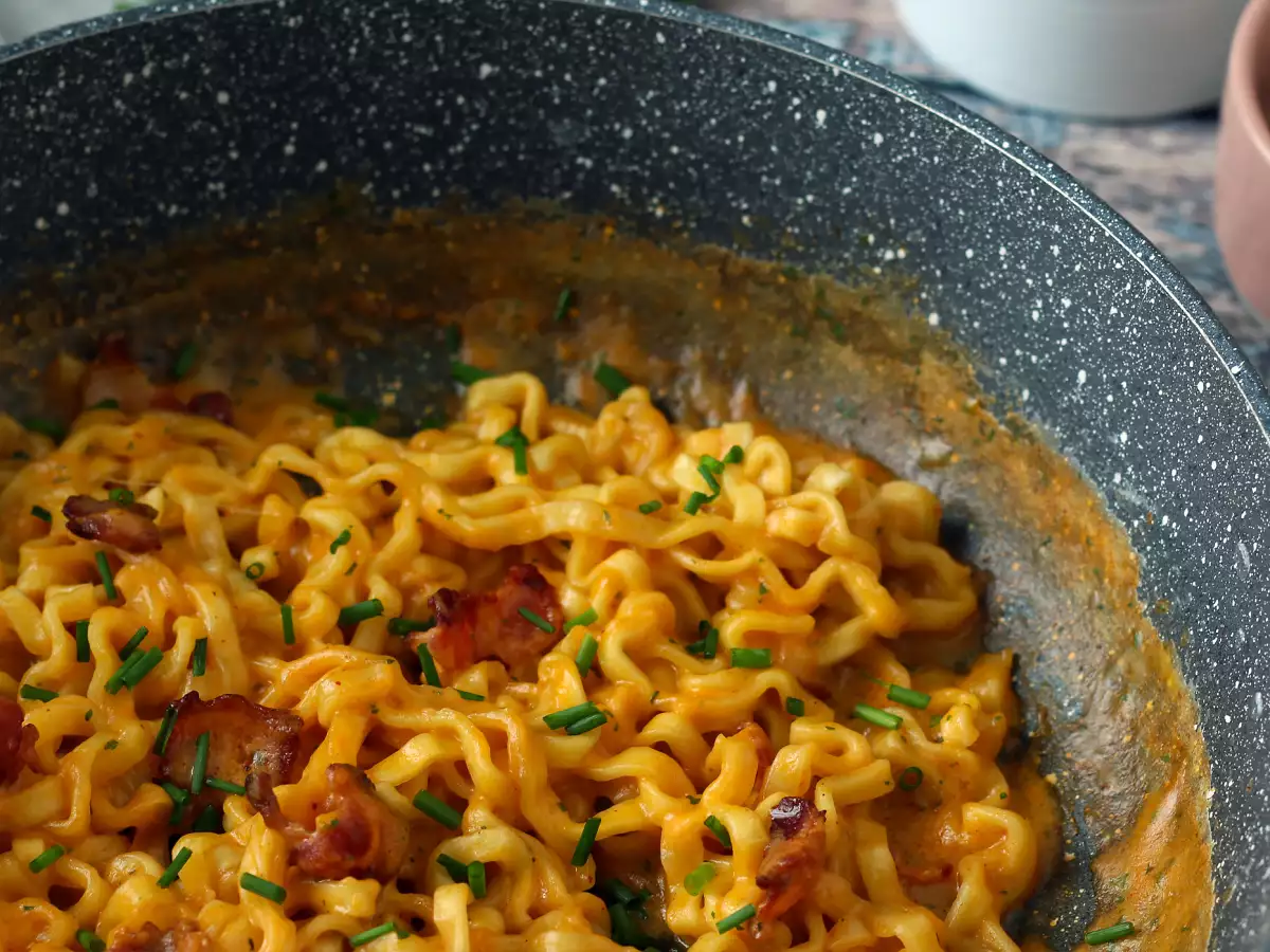Wie bereitet man Buldak-Nudeln mit Carbonara-Geschmack zu? Das beste Rezept! - foto 7