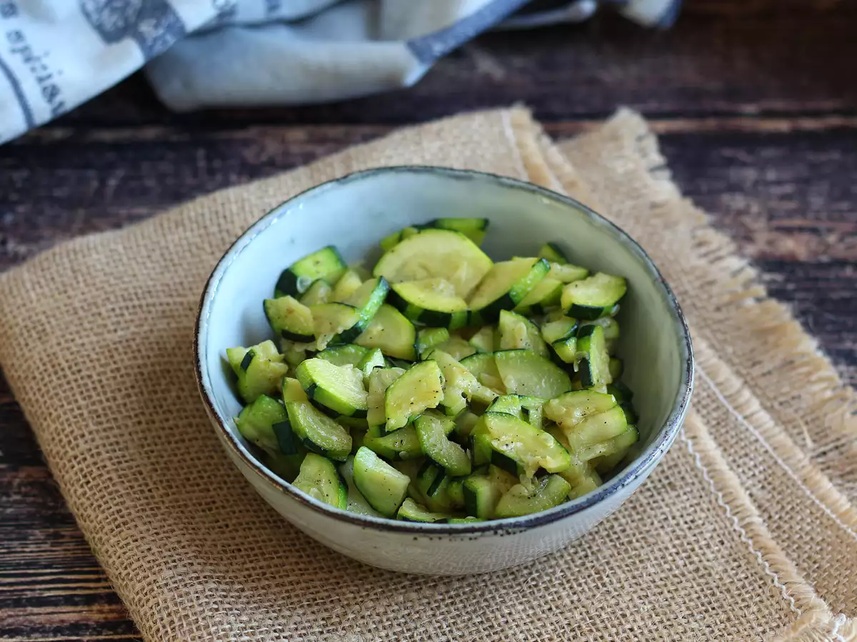 Wie brät man Zucchini in der Pfanne?