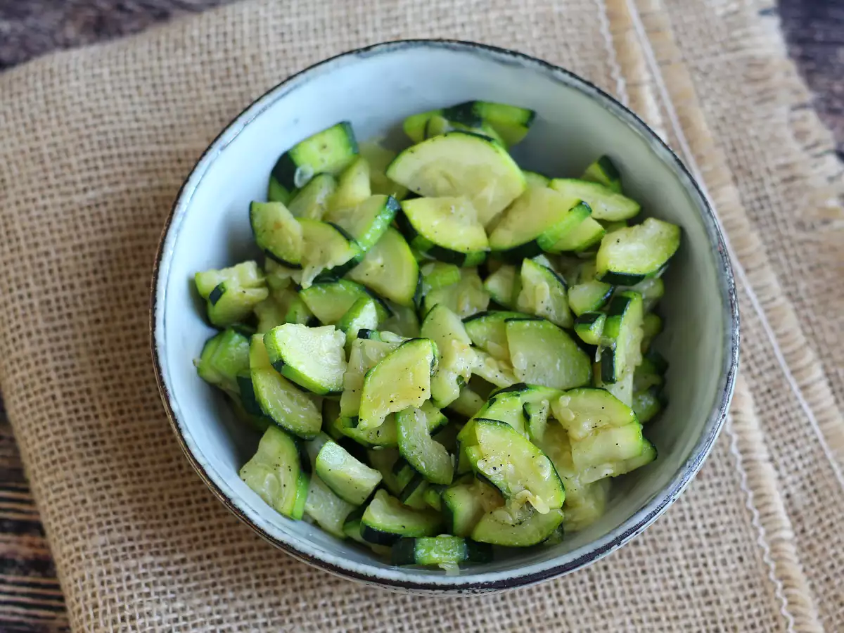 Wie brät man Zucchini in der Pfanne? - foto 2