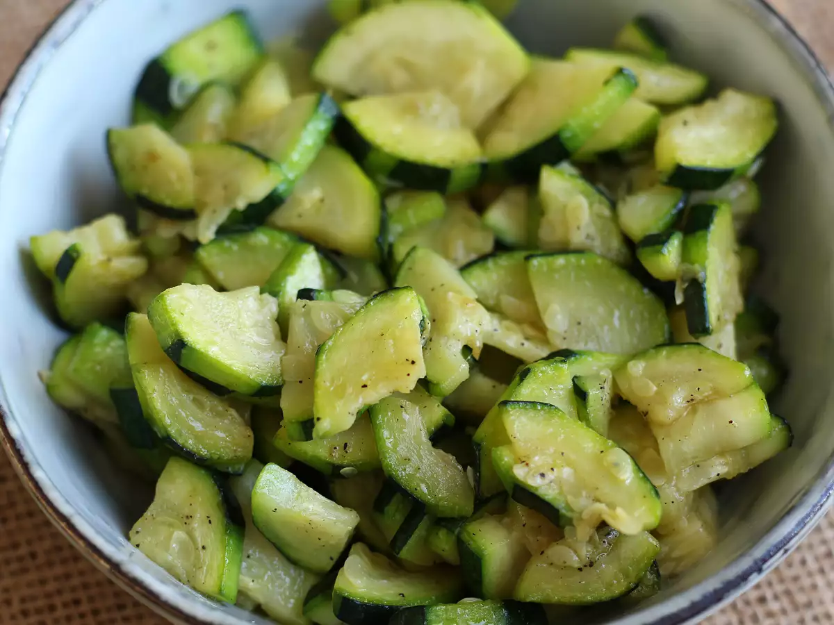 Wie brät man Zucchini in der Pfanne? - foto 3