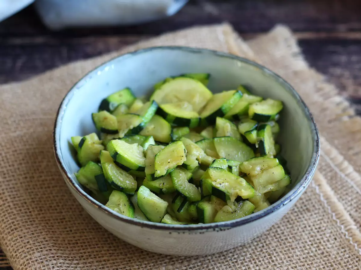 Wie brät man Zucchini in der Pfanne? - foto 4