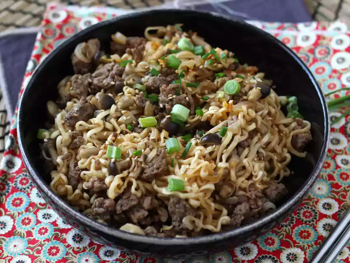 Wie kocht man Instantnudeln? Schnelles Rezept mit Rindfleisch und Pilzen! - foto 6