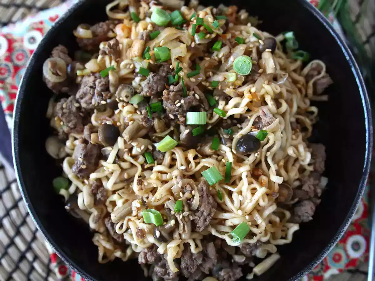 Wie kocht man Instantnudeln? Schnelles Rezept mit Rindfleisch und Pilzen! - foto 7