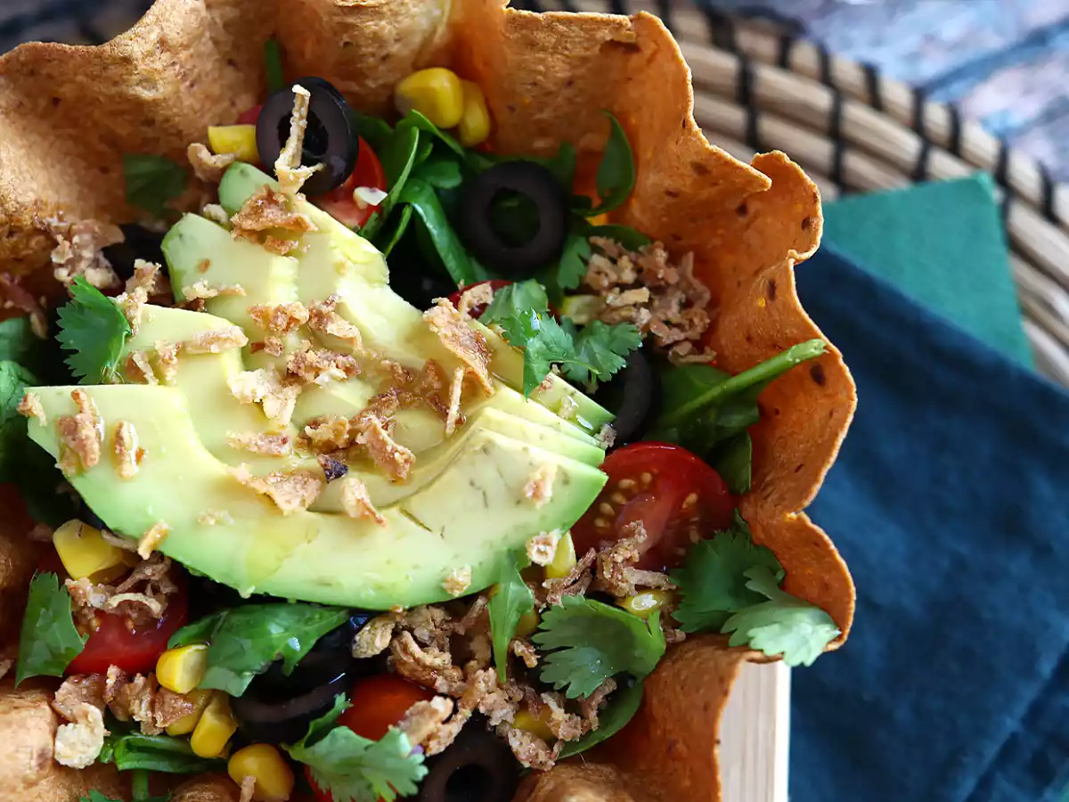 Wie macht man eine Tortilla-Bowl? Der einfache Salat ohne Geschirr - foto 3
