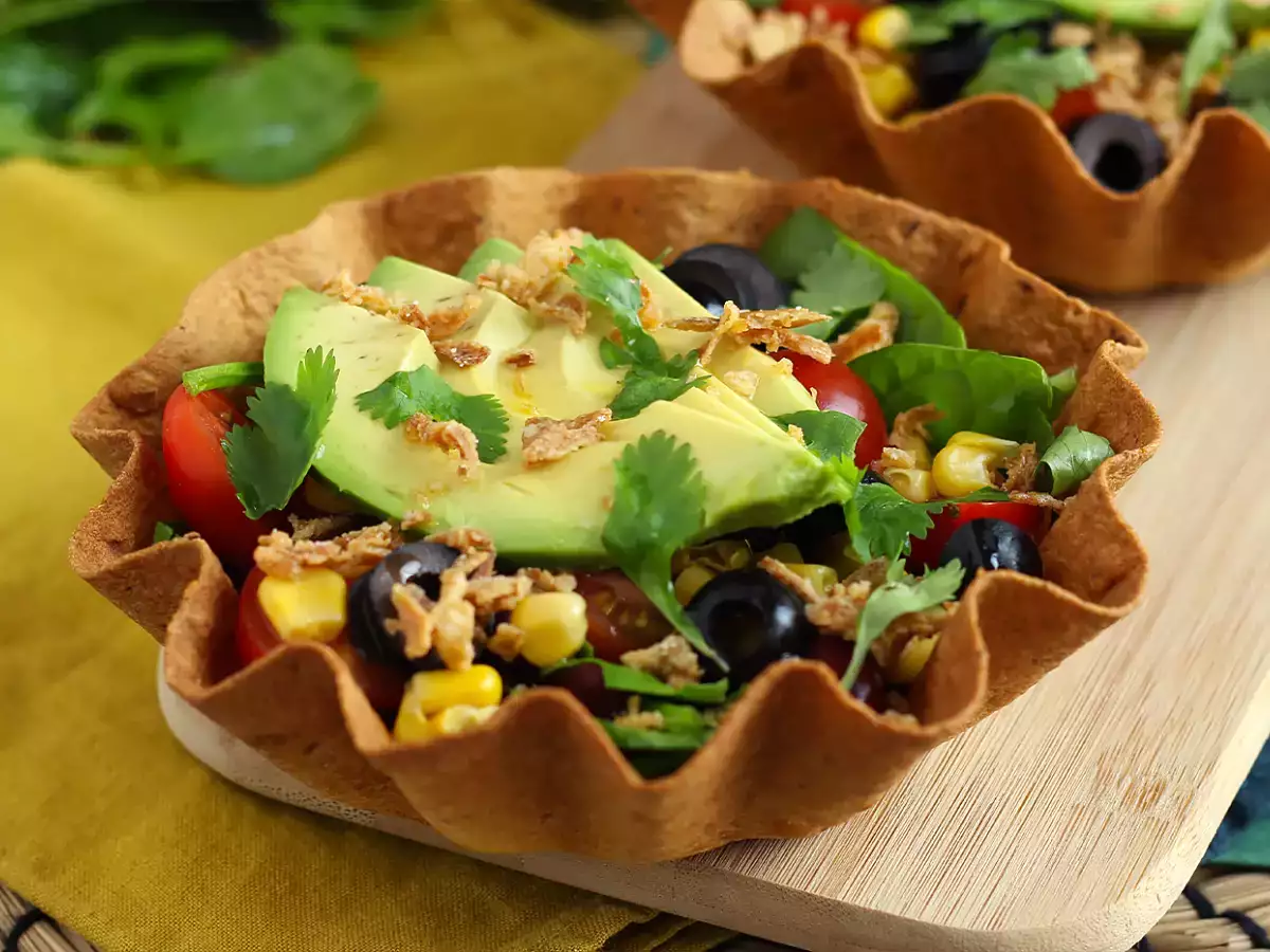 Wie macht man Tortilla-Bowls? Einfacher Salat ganz ohne Abwasch! - foto 5
