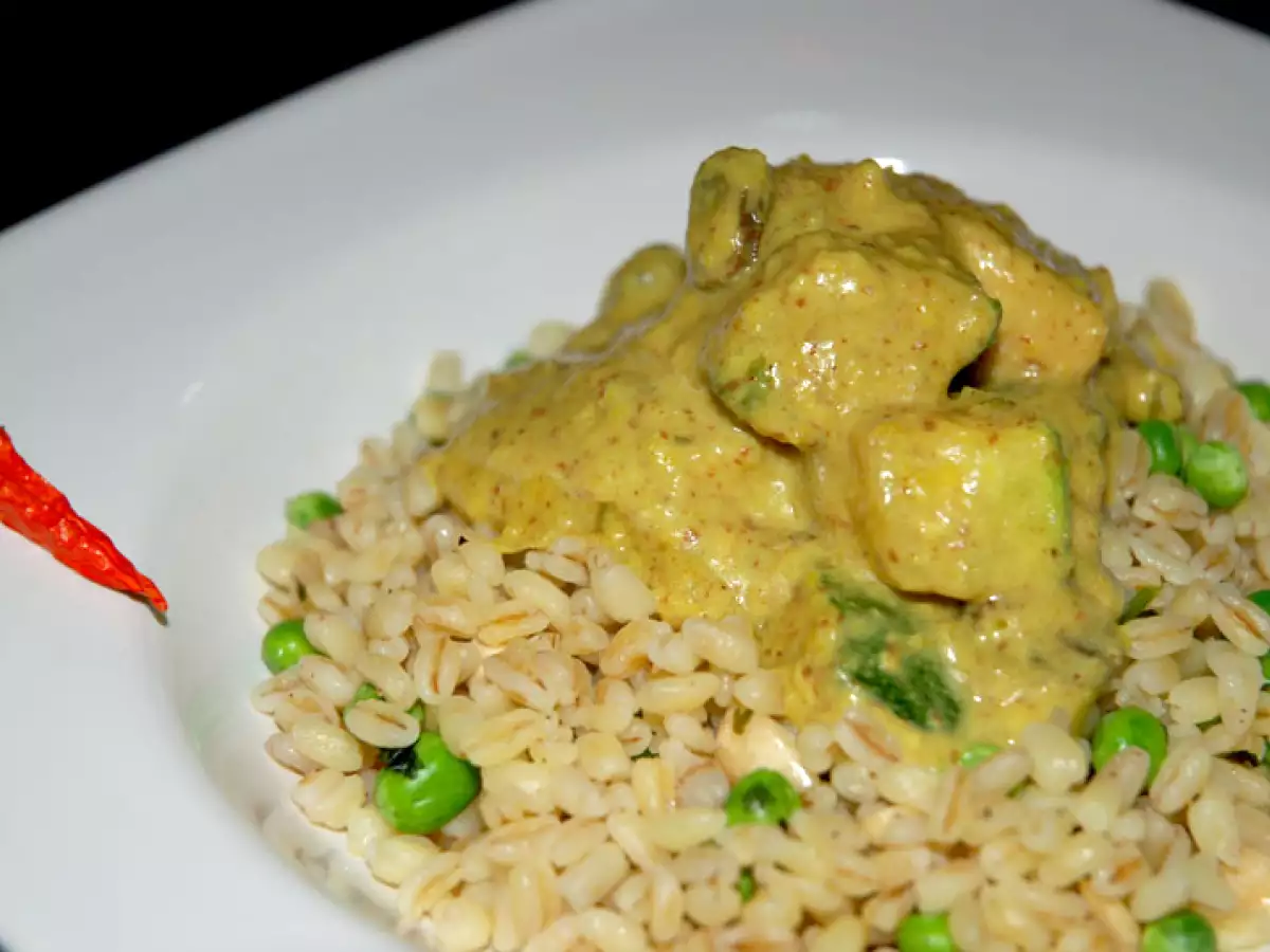 Wildlachs - Korma mit Zucchiniwürfeln