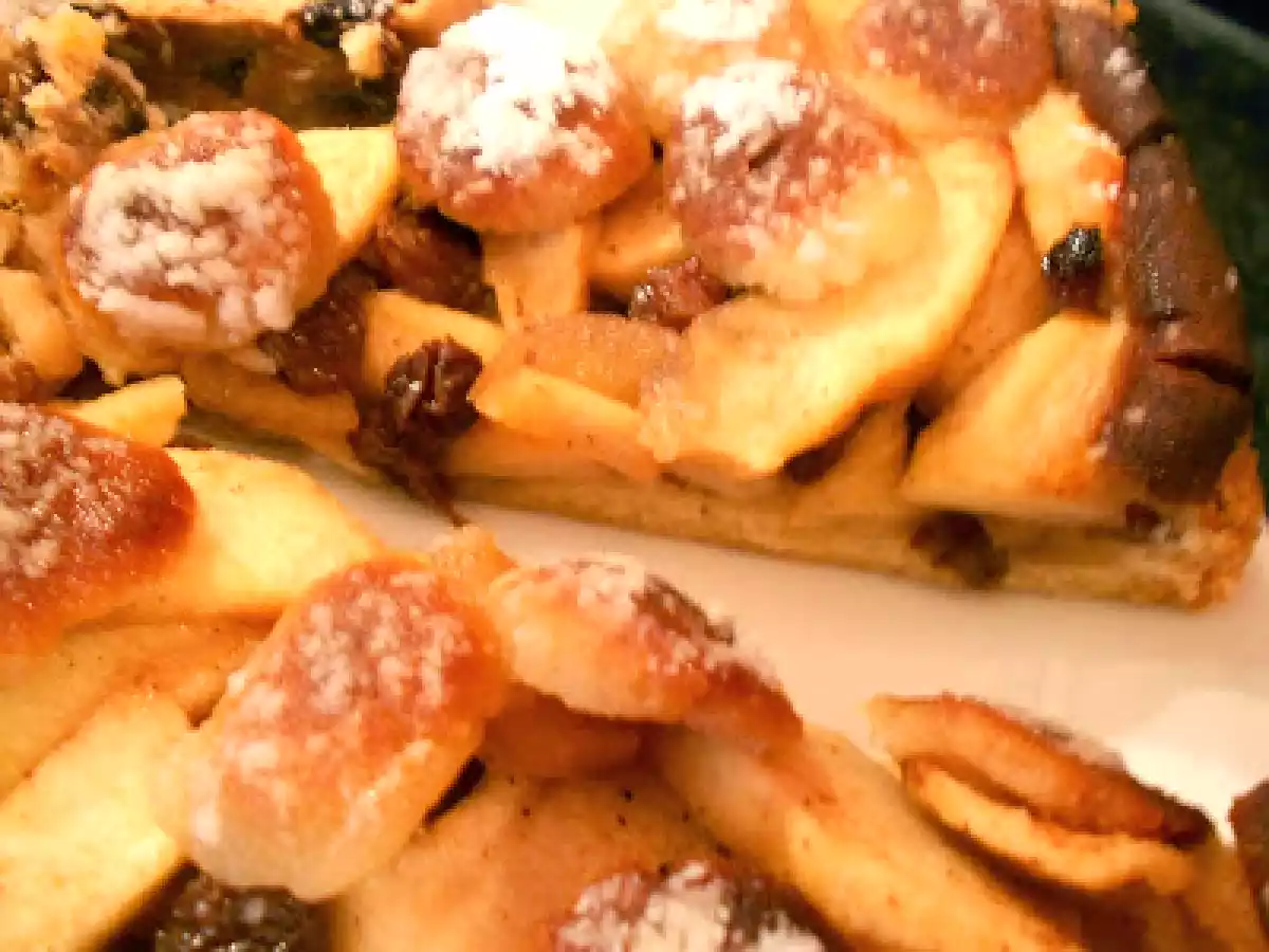 Winterlicher Apfelkuchen mit Rumrosinen, Zimt