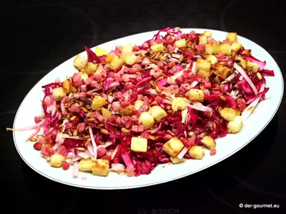 Wintersalat mit Rotkohl und Walnuss Vinaigrette