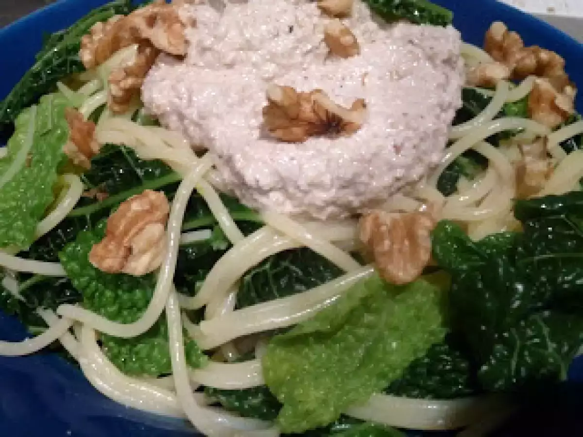 Wirsingspaghetti mit Walnusspesto