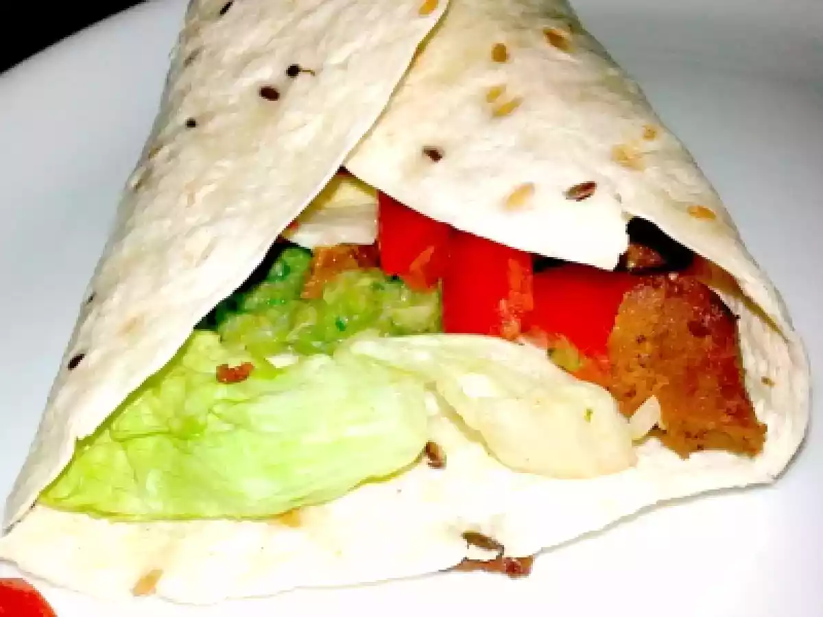Wraps mit Seitan-Gyros und Erbsen-Koriander-Mus
