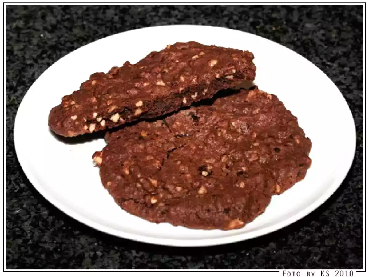 XL-Schoko-Cookies mit Nüssen