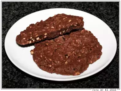 XL-Schoko-Cookies mit Nüssen