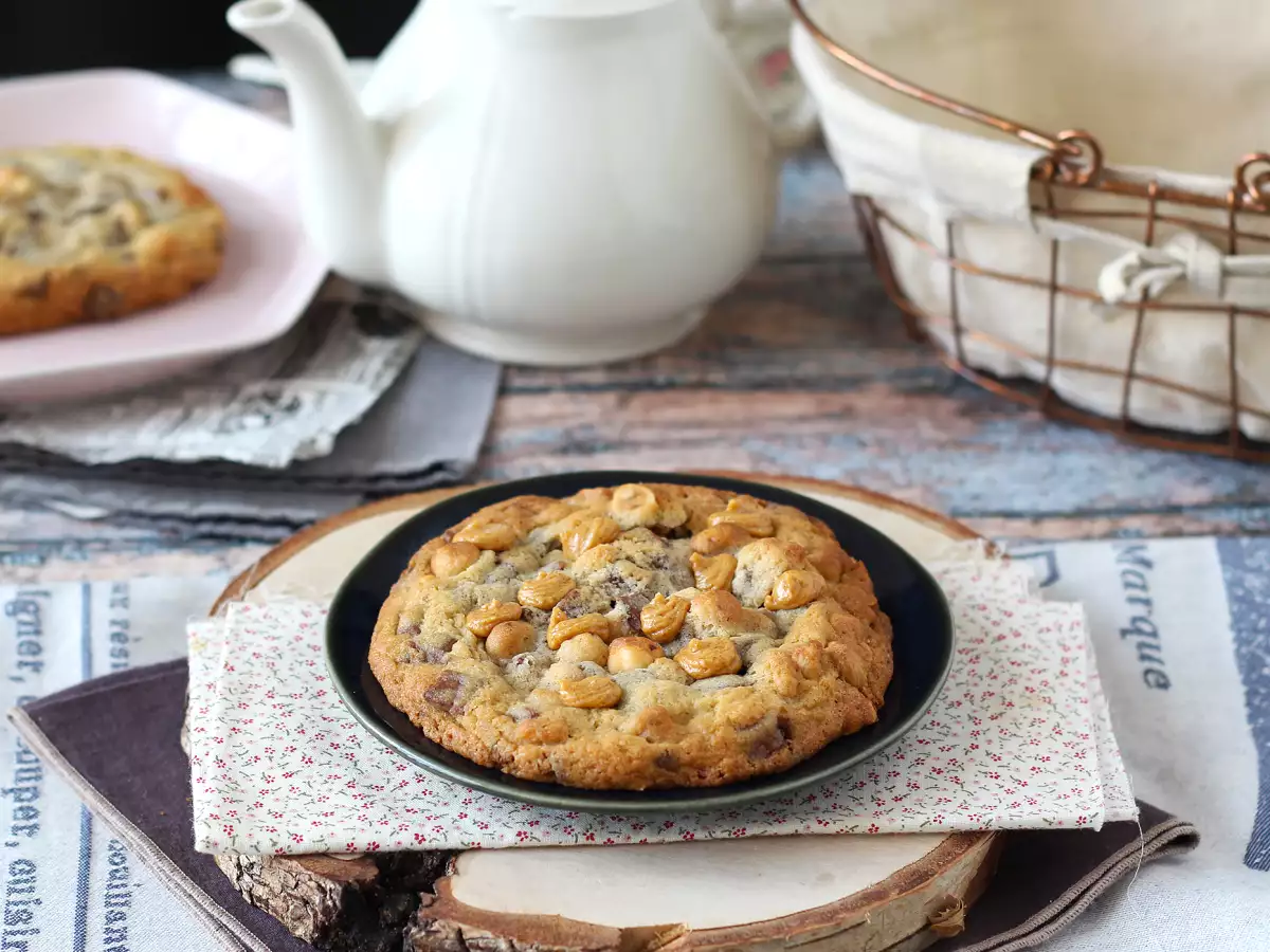 XXL-Cookies mit Haselnüssen, Milchschokolade und Praliné - foto 7