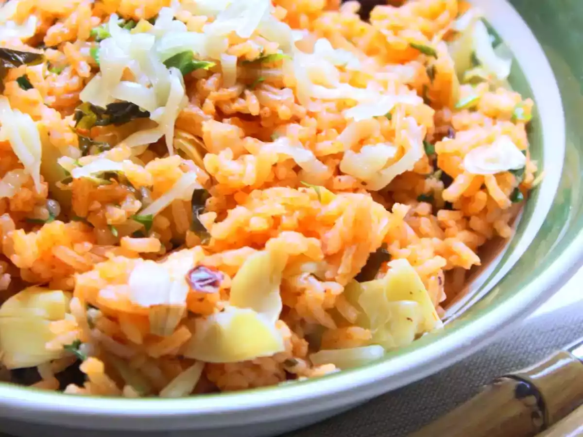 Zeytinli Meze Pilavi / Mezze-Reis mit Oliven