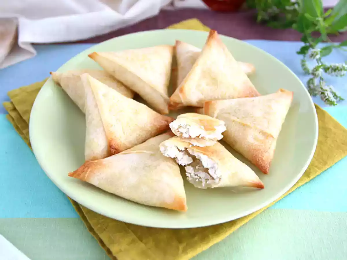 Ziegenkäse und Honig-Samosas