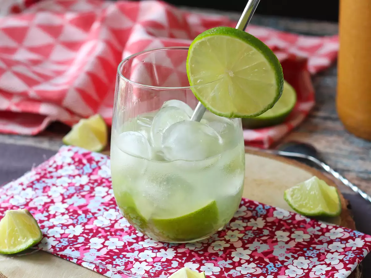 Zitronen-Caipirinha: Der einfache brasilianische Drink ohne Cocktailshaker - foto 2